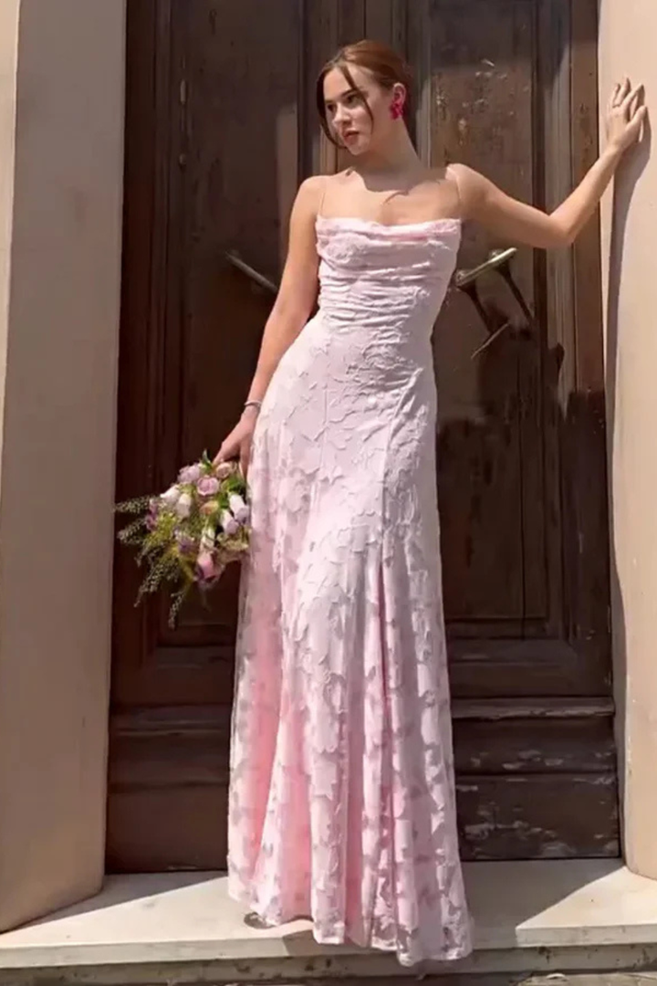 Sophisticated women's floral jacquard maxi dress, ideal for any special occasion, features lace-up back.