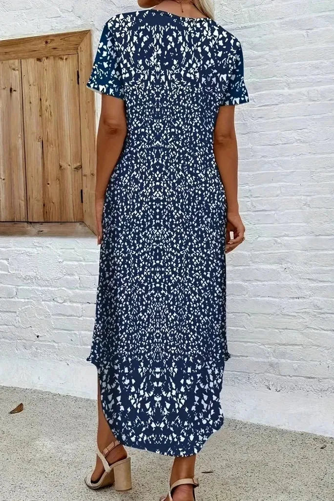 Chic women's floral maxi dress, elegant & flowy, ideal for summer garden parties, beach or casual outings.
