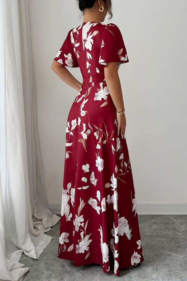 Stylish women's summer dress: a floral pleated midi, exuding elegant and retro charm.