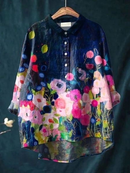 Feminine printed blouse, featuring an elegant floral pattern for women.