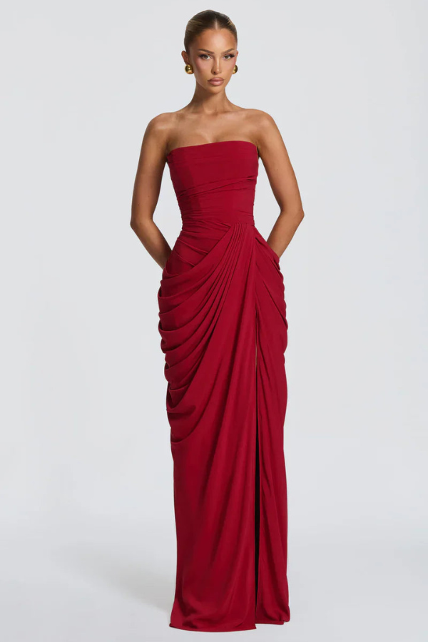 Women's elegant flowing maxi dress, a classic formal evening gown for special parties.