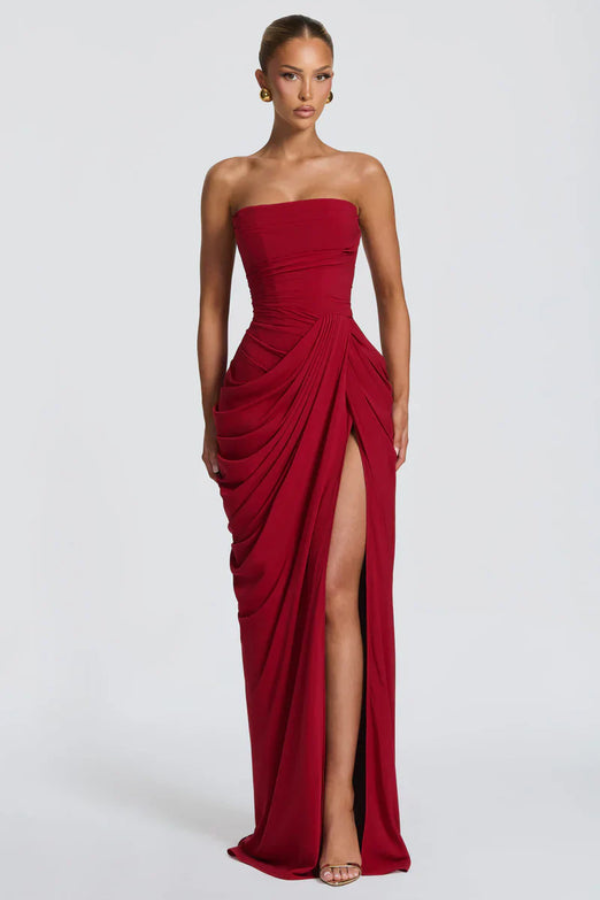 Comfortable women's flowing maxi dress, elegant for formal occasions and evening events.