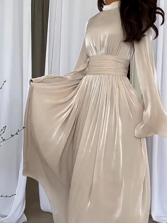 Chic women's flowing maxi dress with an elegant cut, ideal for summer parties, holidays, or stylish resort wear.