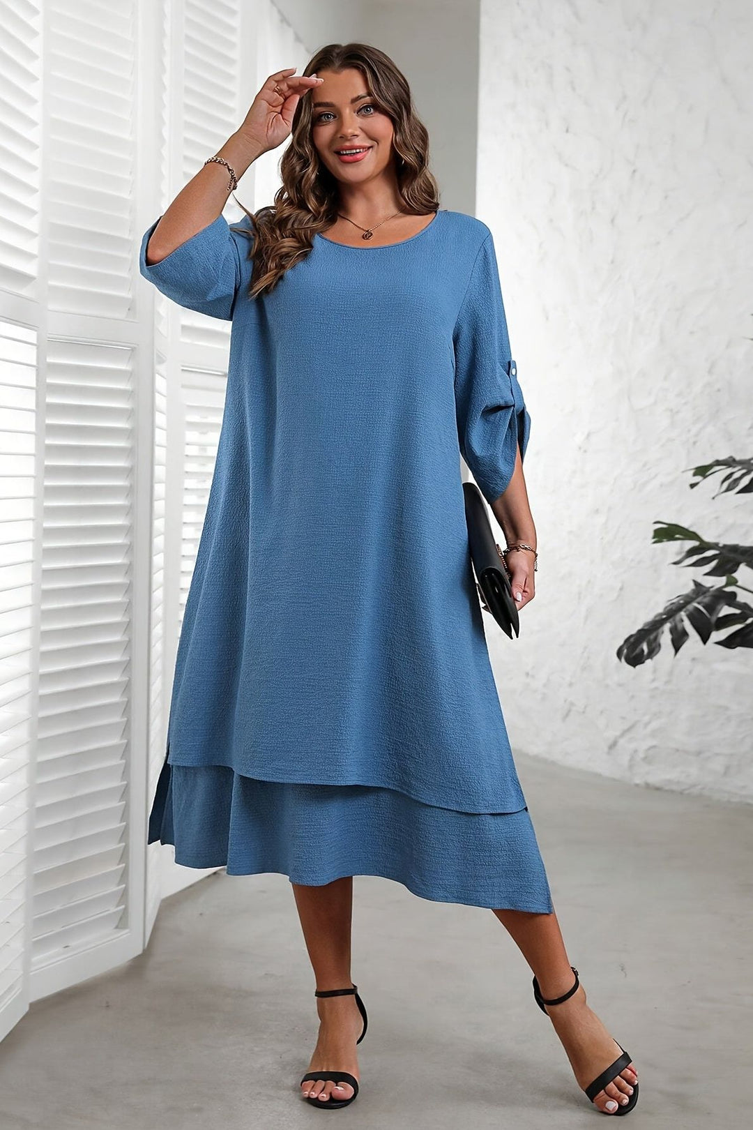 Elegant women's flowing midi dress, perfect for day-to-night wear. Comfortable & stylish spring/summer fashion.