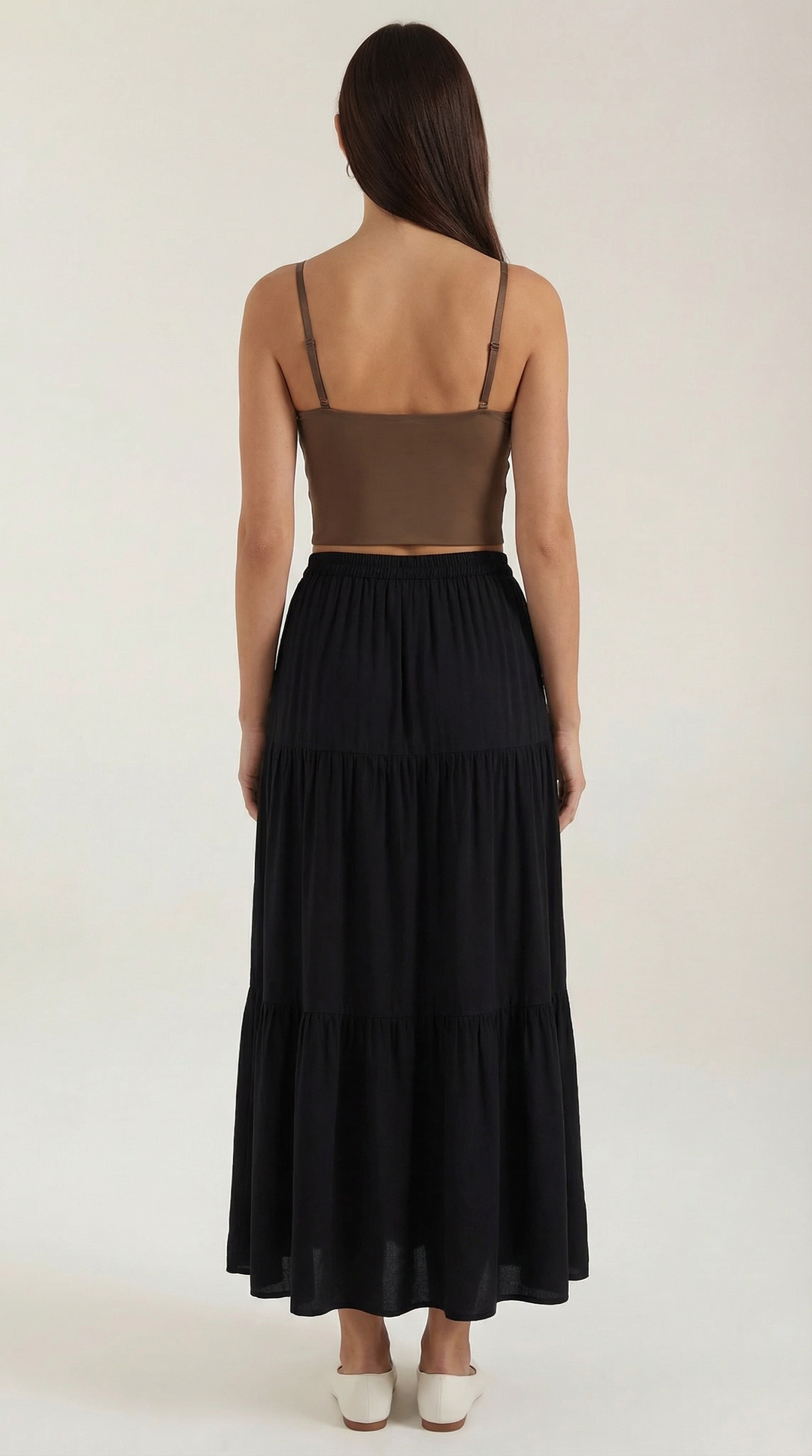 Sleeveless women's Guinevere tank top, tailored and chic, with an elegant heart-shaped neckline.