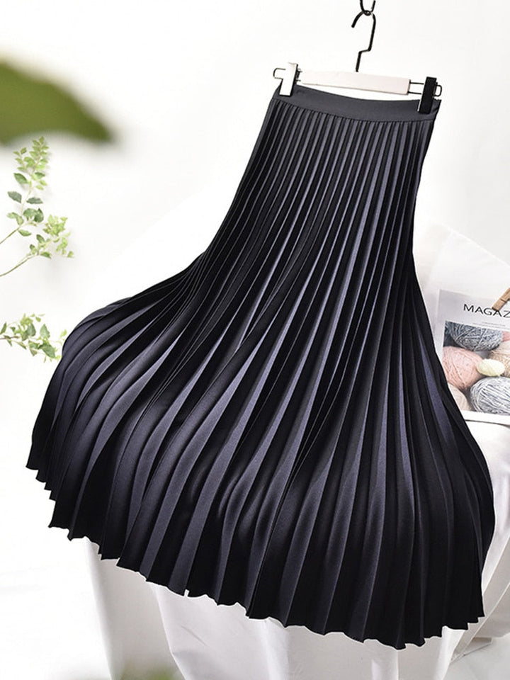 Stylish women's pleated high-waist midi skirt, offering a comfortable, flowy fit for any occasion.