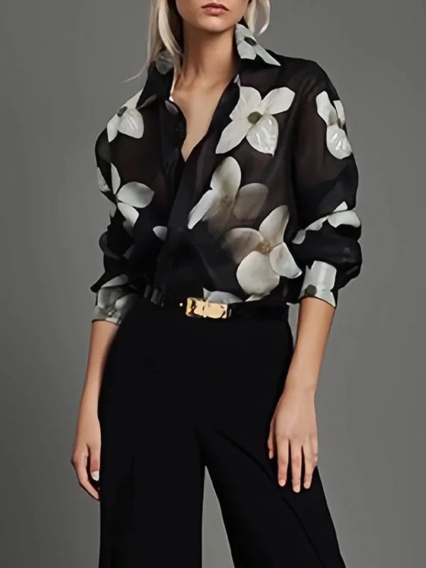 Versatile women's long-sleeve blouse, perfect for formal or casual outfits. Chic and comfortable everyday top.
