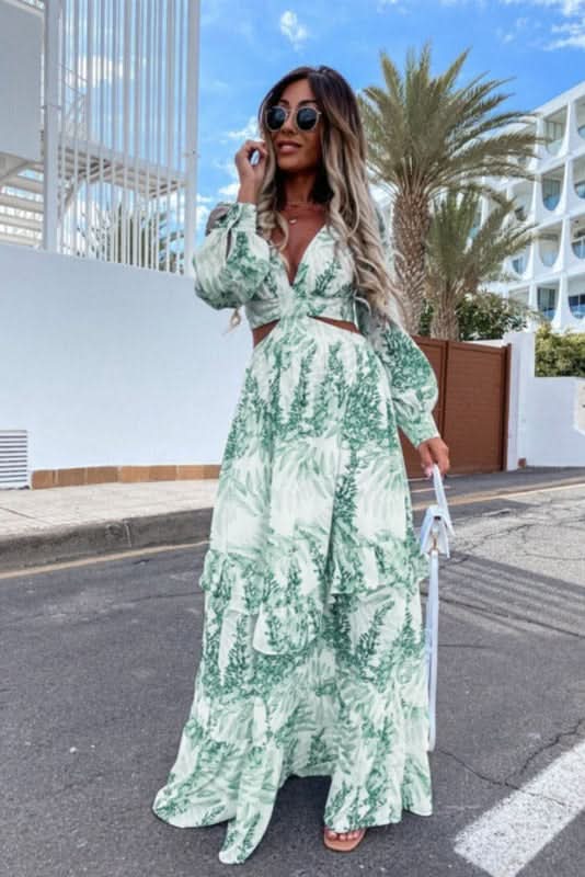 Flowy women's elegant maxi dress, ideal for casual everyday wear or a chic summer vacation outfit.