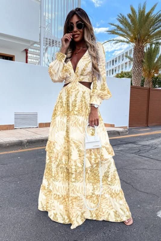 Elegant women's maxi dress with a flattering silhouette, great for summer, casual, or formal everyday style.