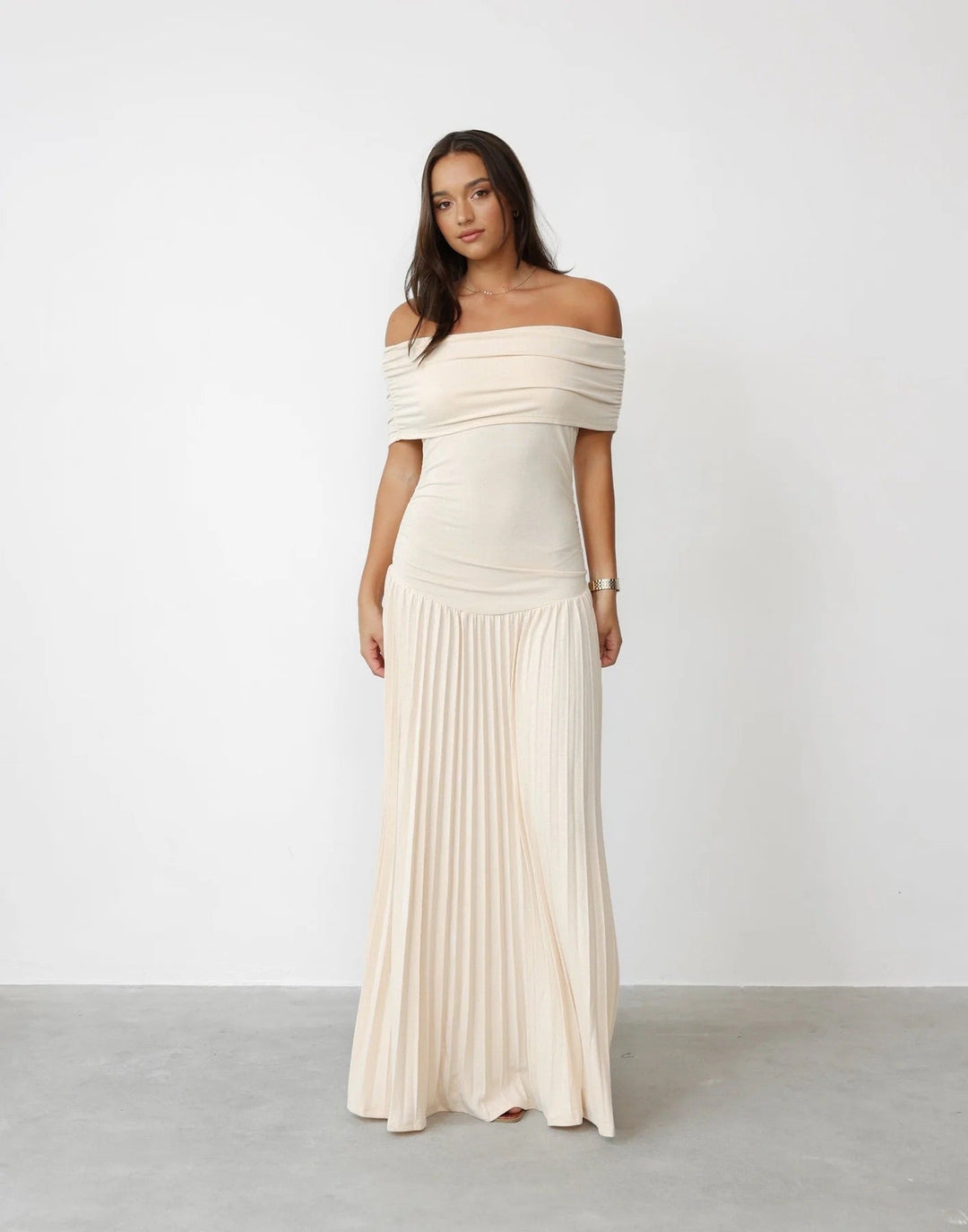 Elegant women's off-shoulder pleated maxi dress. Perfect for wedding guests & formal events.