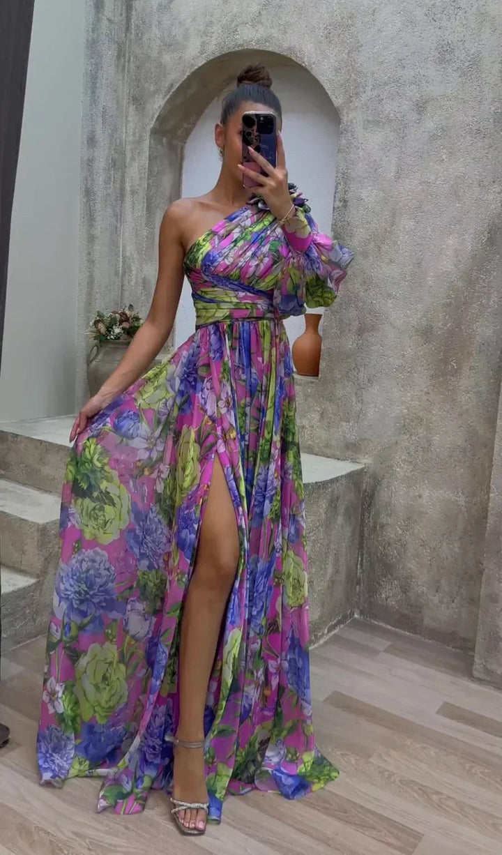 Elegant women's one-shoulder flowy maxi dress, perfect for summer parties or special occasions. Comfortable style.