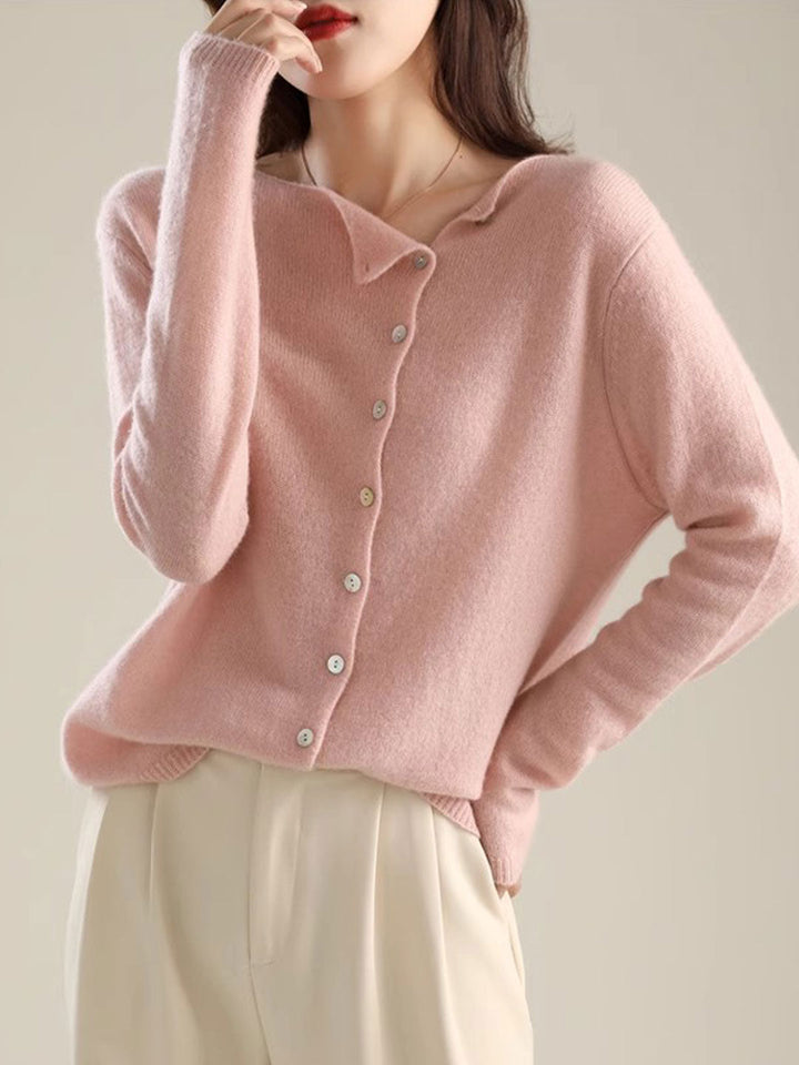 Stylish women's knit cardigan. Versatile open-front design for chic, all-season comfort.