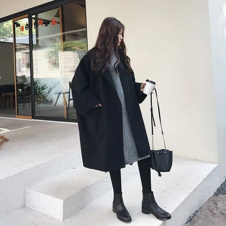 Oversized women's trench coat, an elegant & versatile long winter coat, ideal for business and casual style.