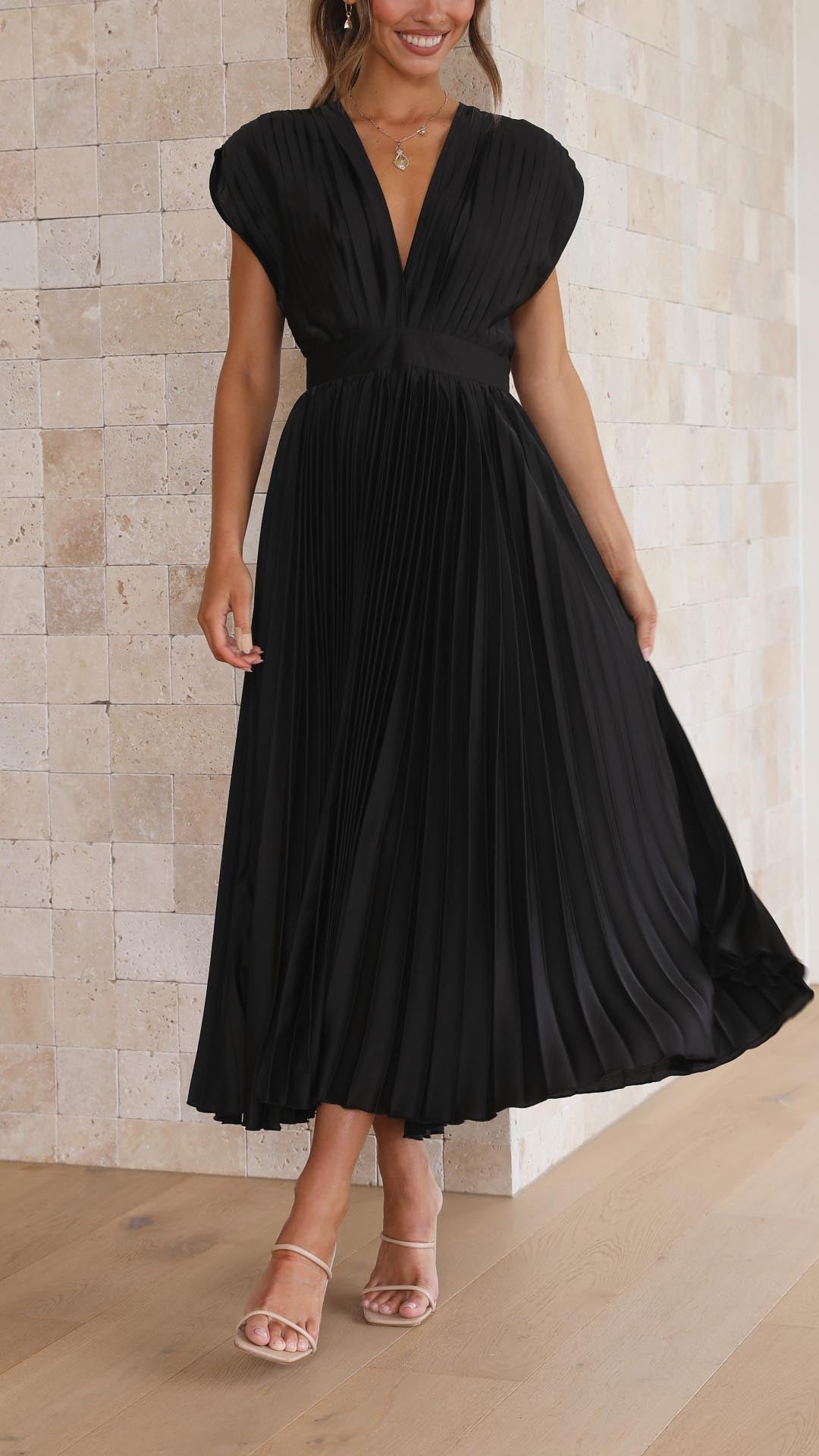 Elegant sleeveless V-neck pleated maxi dress, women's formal gown for evening events.