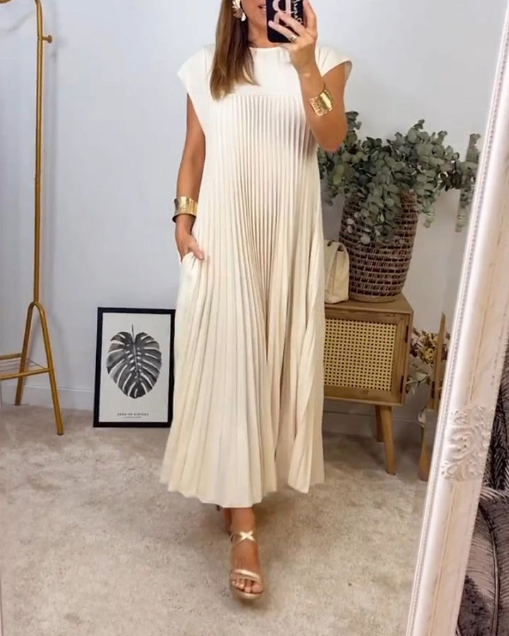 Pleated long dress for women, an elegant flowing maxi style ideal for comfortable summer occasions.
