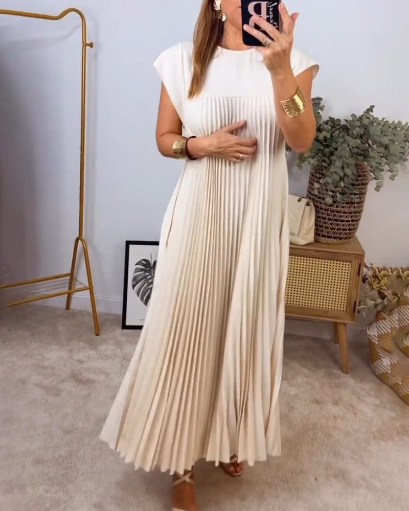 Comfortable & elegant pleated maxi dress for women, a flowing long style perfect for summer events.
