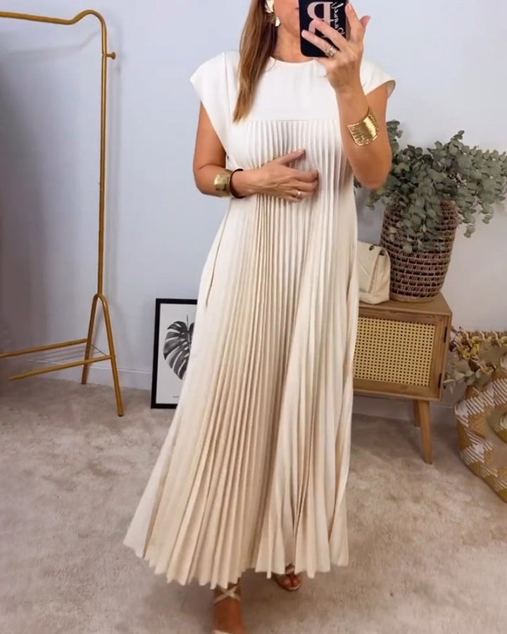 Comfortable & elegant pleated maxi dress for women, a flowing long style perfect for summer events.