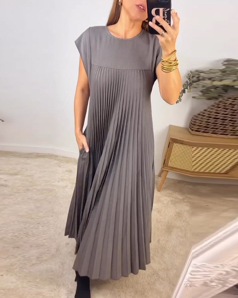 Chic women's pleated maxi dress, a flowing & elegant option for various occasions & summer wear.