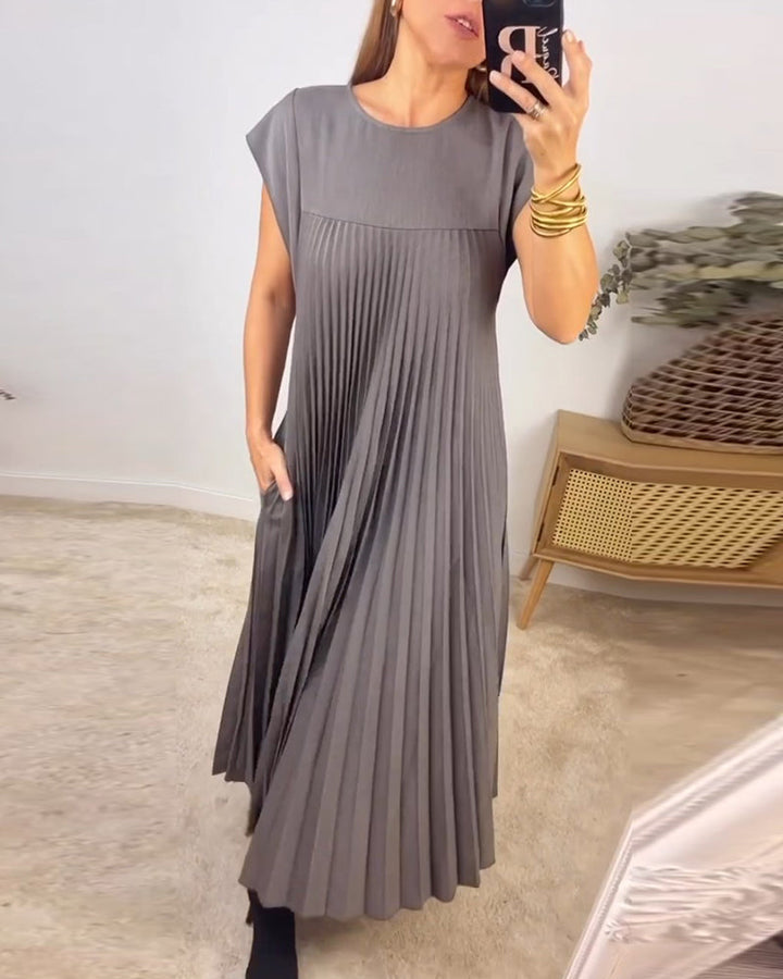 Chic women's pleated maxi dress, a flowing & elegant option for various occasions & summer wear.