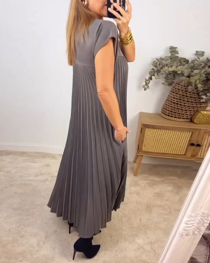 Graceful women's long pleated dress, offering an elegant flowing style & comfortable fit for summer.