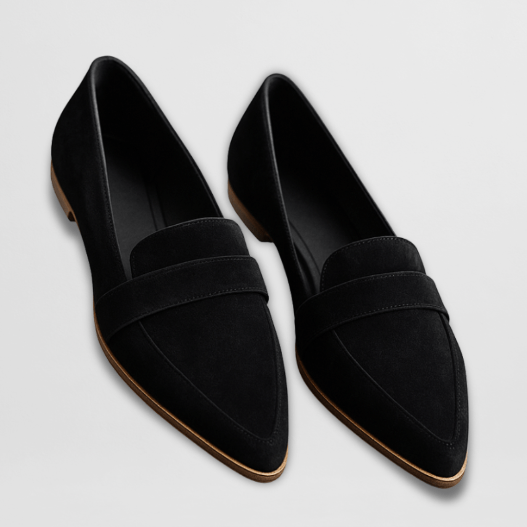 Stylish women's flat loafers with a pointed toe design, ideal for everyday comfort and fashion.