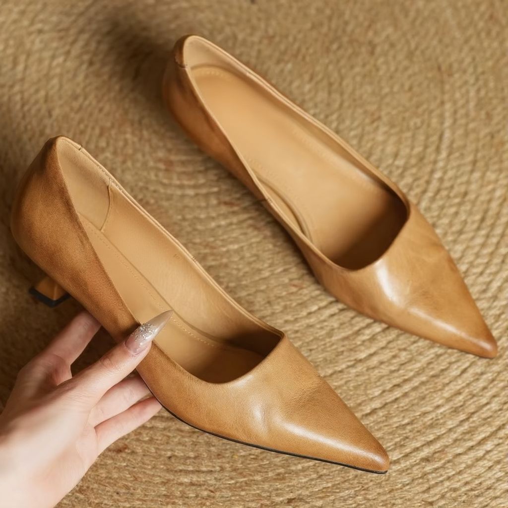 Elegant women's pointed-toe pumps with a slender thin heel, perfect classic style for office or evening wear.