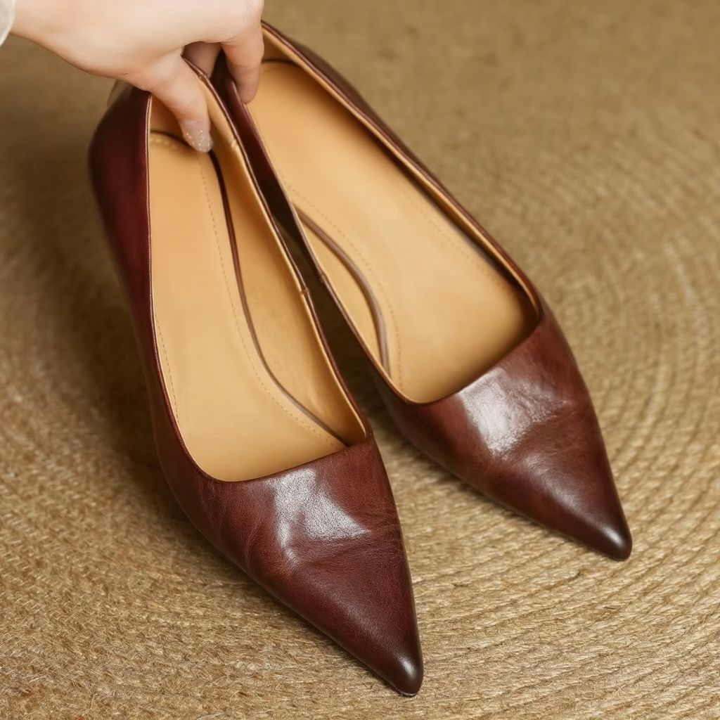 Chic women's pointed-toe heels with a sleek thin stiletto heel, an essential for professional office wear.