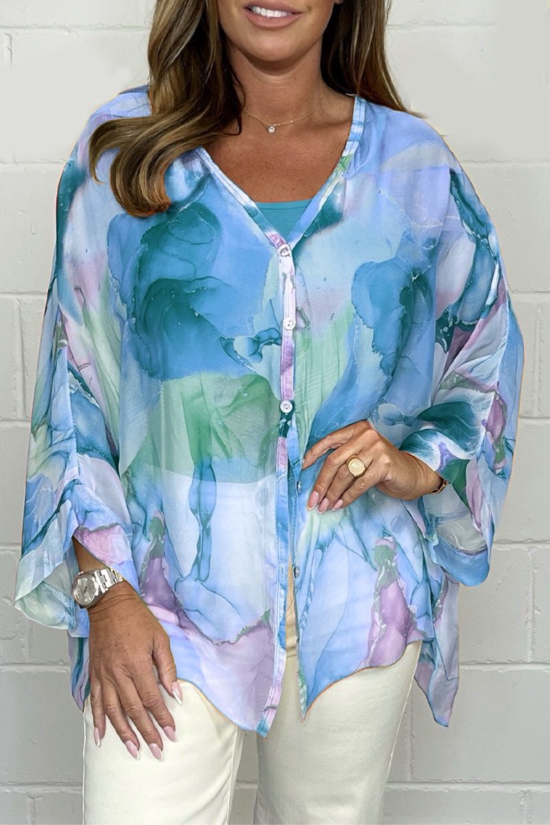Stylish women's printed blouse in a comfortable, breathable fabric for elegant spring/summer casual wear.