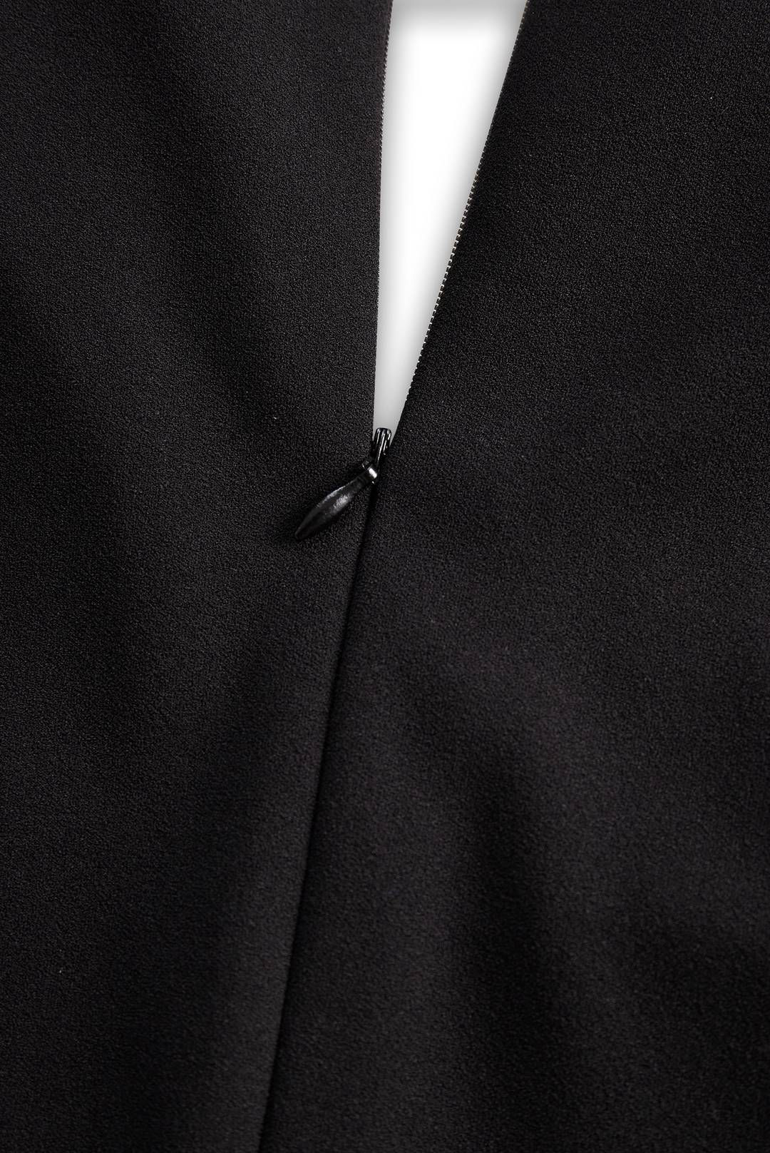 Classic elegance: women's belted sheath midi dress with a sophisticated mandarin collar.