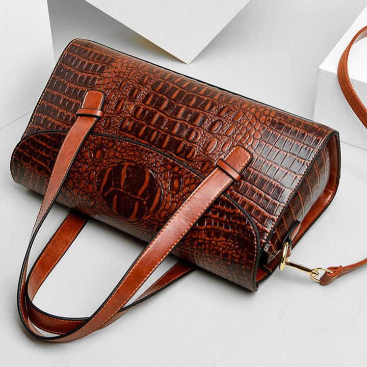 Chic women's embossed shoulder bag, featuring elegant crocodile print. A classic style handbag for sophisticated women.