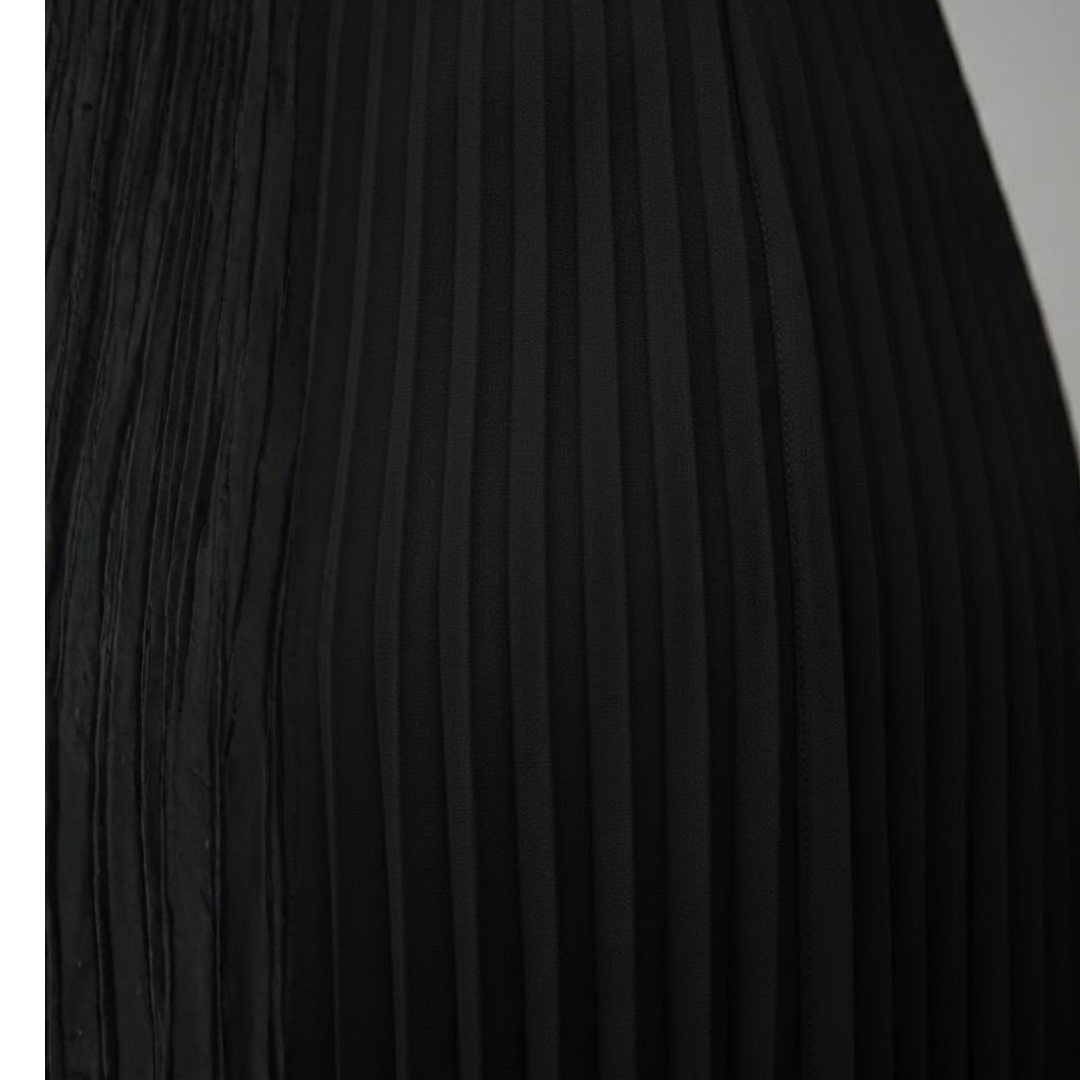 Stunning women's party dress: sleeveless, pleated maxi length, and elegant boat neck for a chic look.