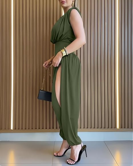 Comfortable & chic women's sleeveless romper, high waist, balloon leg for a sophisticated look.