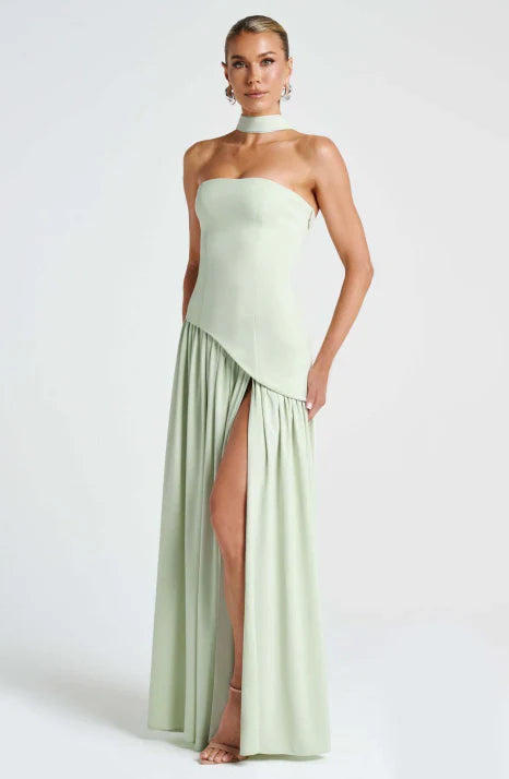 Chic women's strapless formal maxi dress with a graceful flowing skirt, perfect for elegant evening wear.