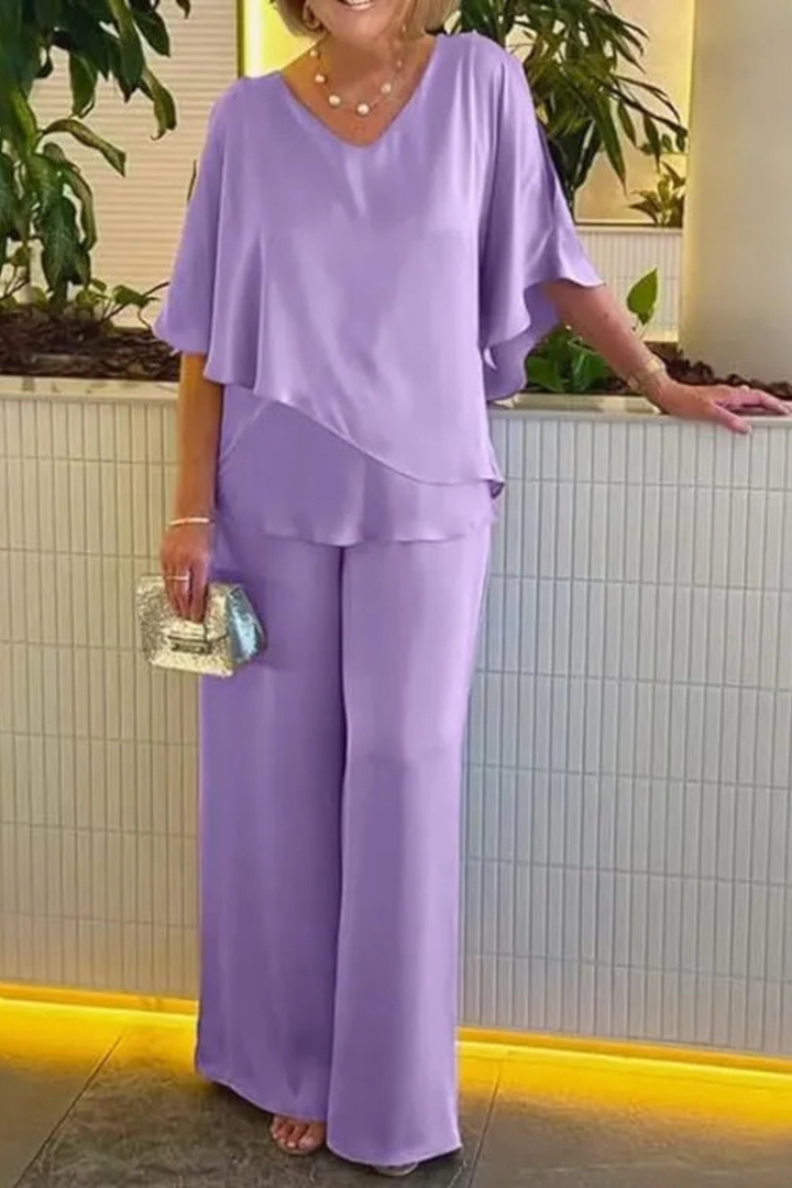 Fashionable women's V-neck top and wide-leg trousers two-piece set. Ideal for an elegant, casual look.