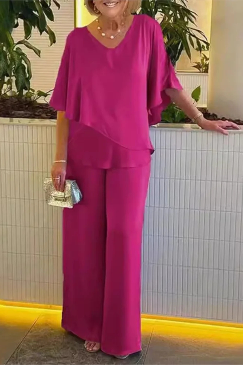 Modern women's two-piece set. V-neck top, batwing sleeves, wide-leg trousers. A chic and versatile ensemble.