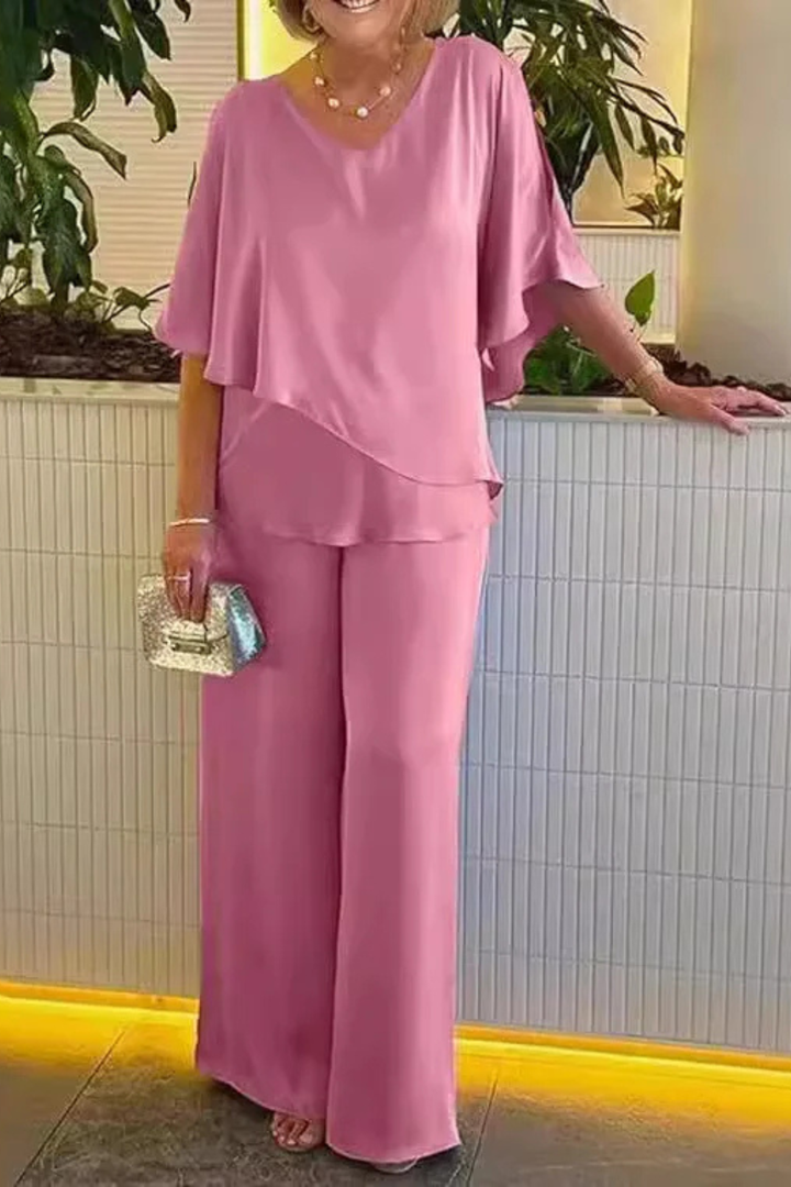 Comfortable women's two-piece set with V-neck batwing top & wide-leg trousers. Chic for travel or casual wear.