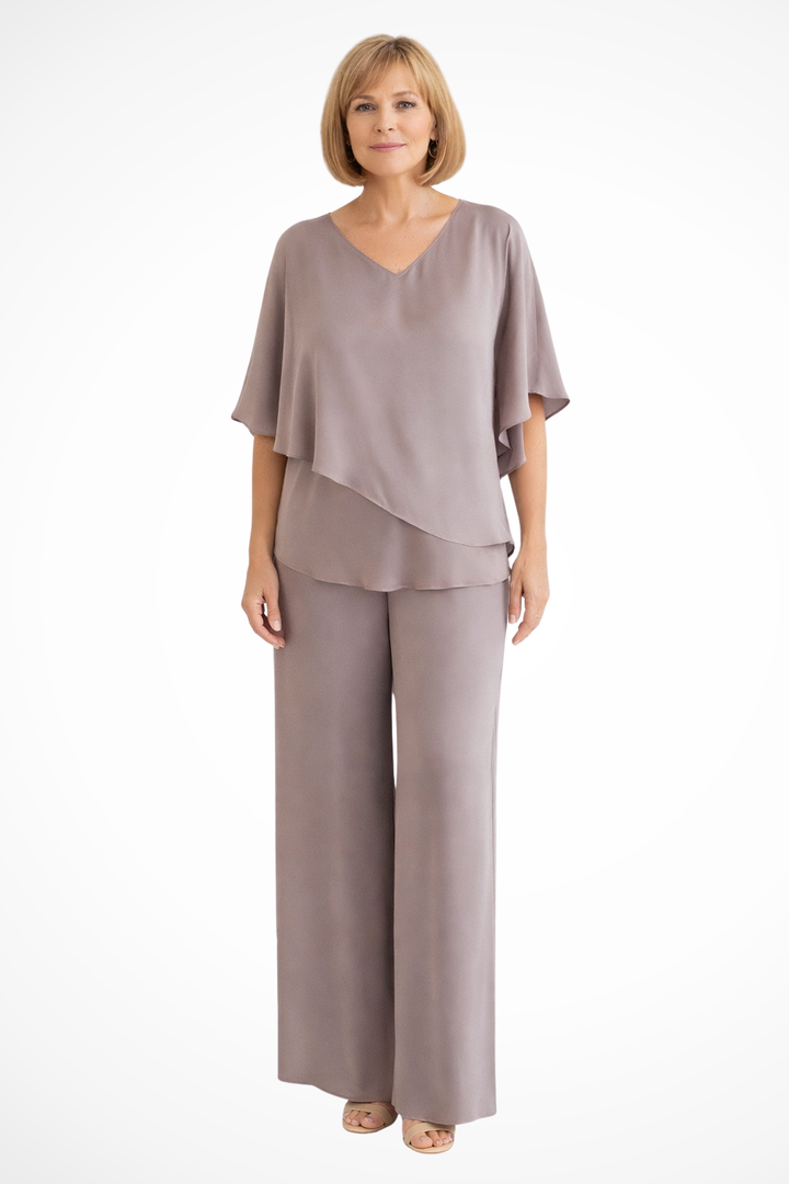 Versatile women's two-piece: V-neck top, batwing sleeves, and wide-leg trousers. Ideal for office or casual.