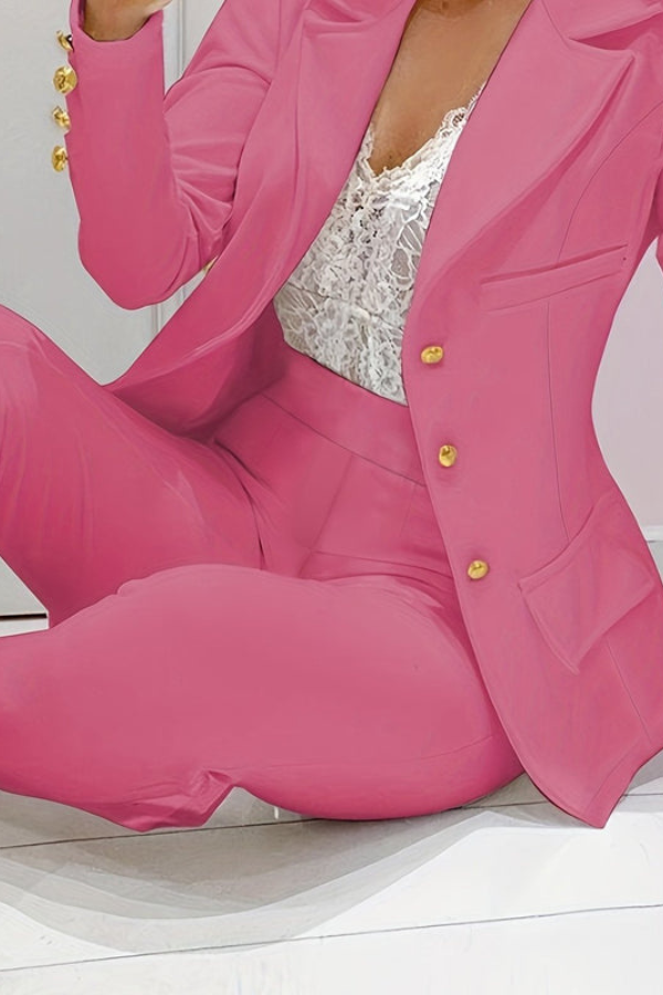 Women's professional set: an elegant blazer and classic pants, suitable for spring fashion.