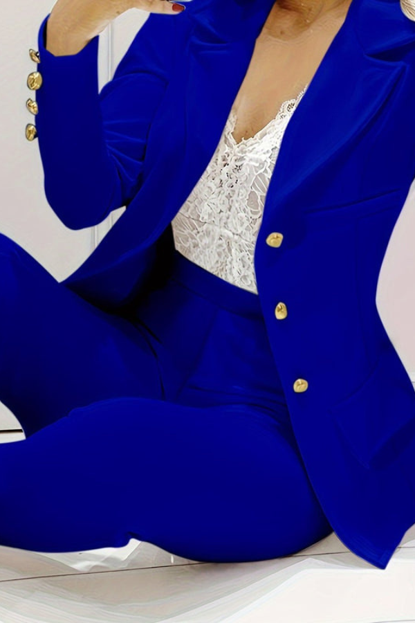 Modern women's work suit: a stylish blazer and comfortable pants for professional elegance.