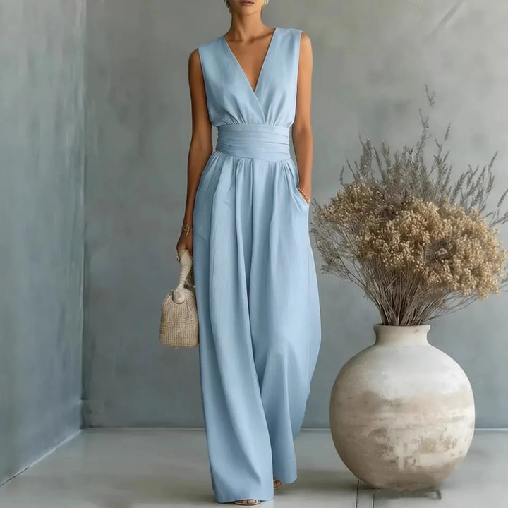 Elegant women's V-neck wide-leg sleeveless jumpsuit, perfect for sophisticated summer casual or party wear.
