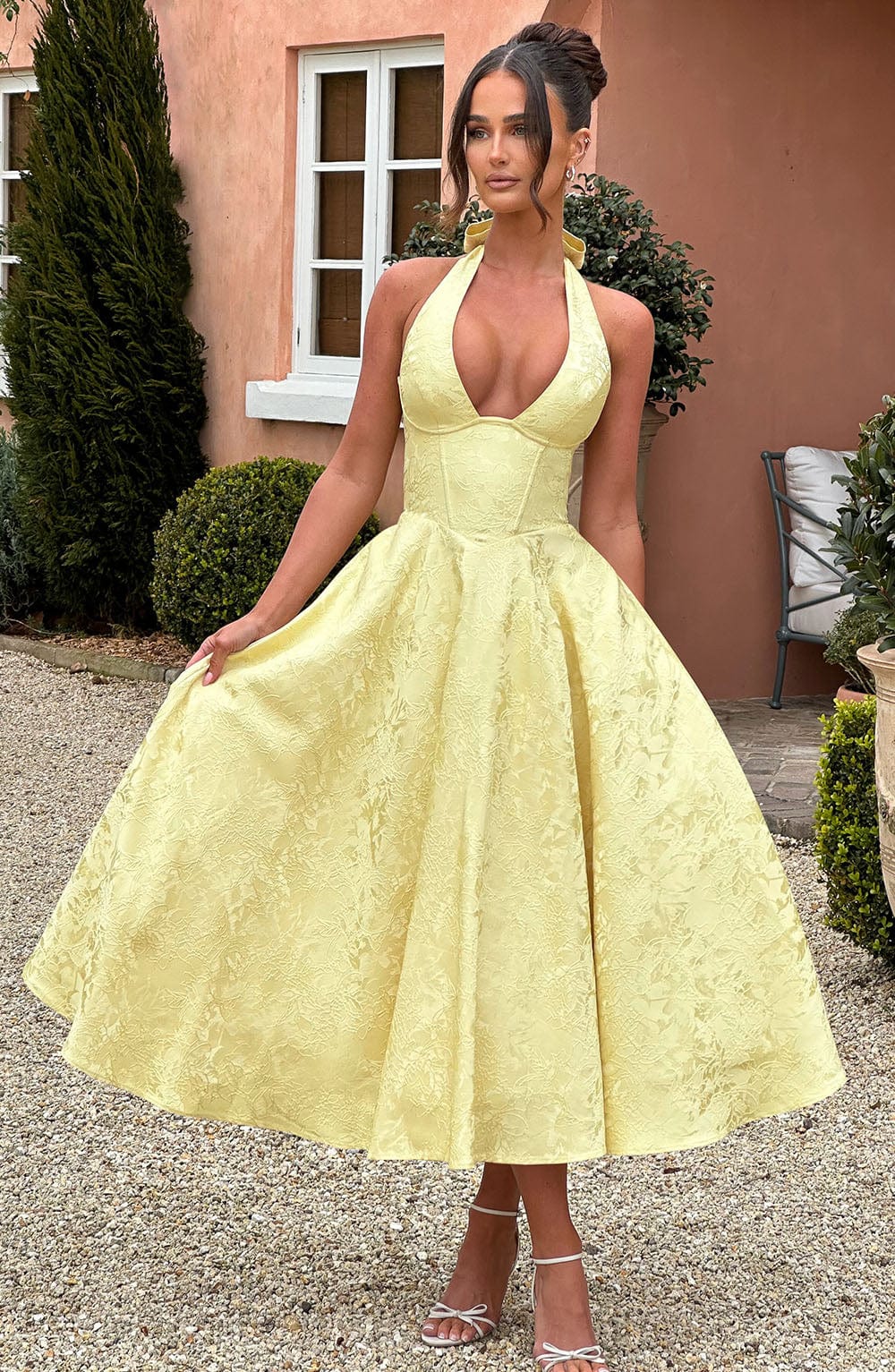 Stylish women's A-line midi halter dress featuring an elegant corset bodice, perfect for formal summer celebrations.