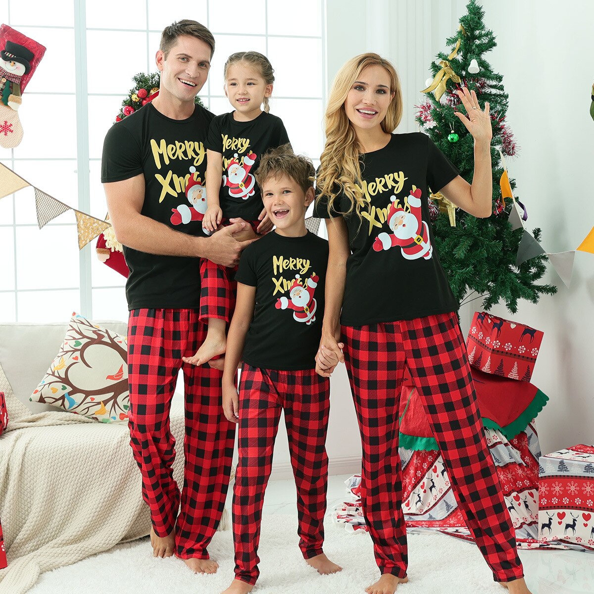 Parent-child matching holiday pajama set with short sleeve tops and long pants for comfortable homewear