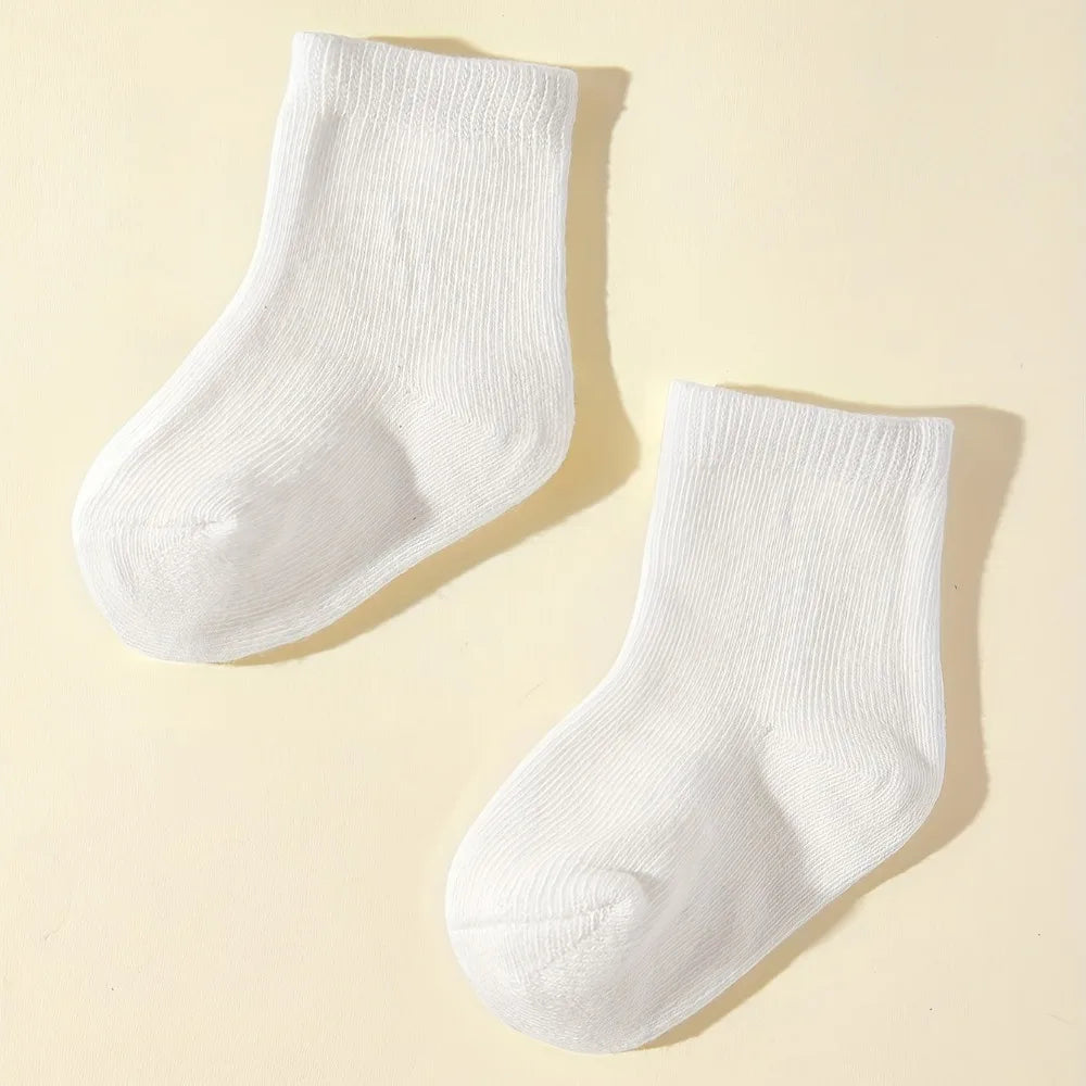 Baby feet wearing a pair of comfortable, breathable cotton star-patterned infant socks.