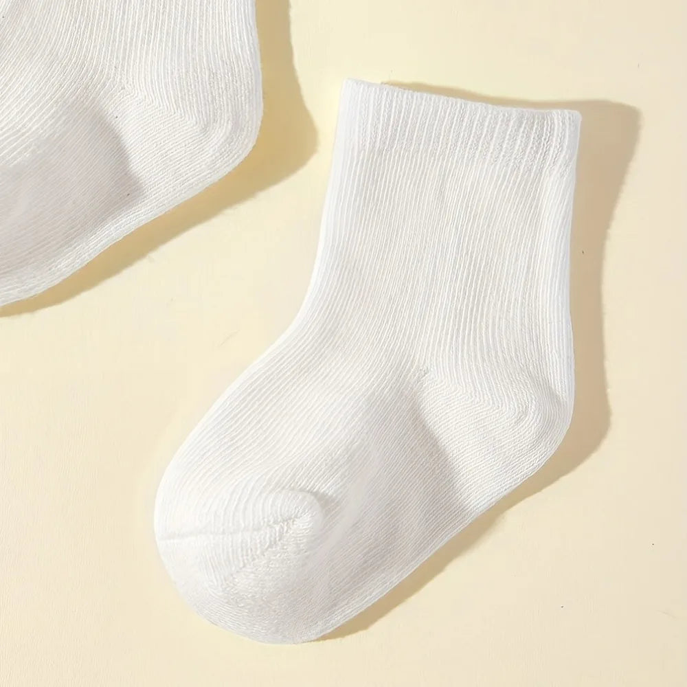 Top view of five pairs of colorful breathable cotton baby socks, suitable for toddlers.