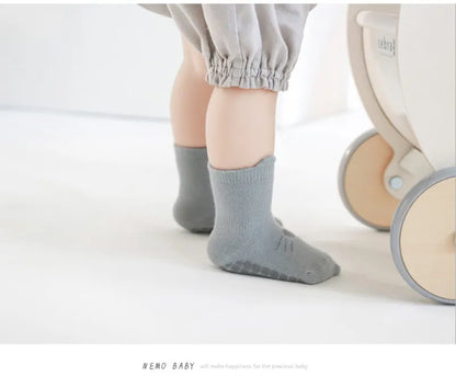 Unisex anti-slip cartoon baby socks, perfect for active infants, part of a 5-pack