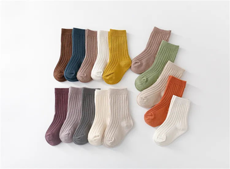 Close-up of the elastic cuff of a cotton blend kids sock, designed for comfort and fit.