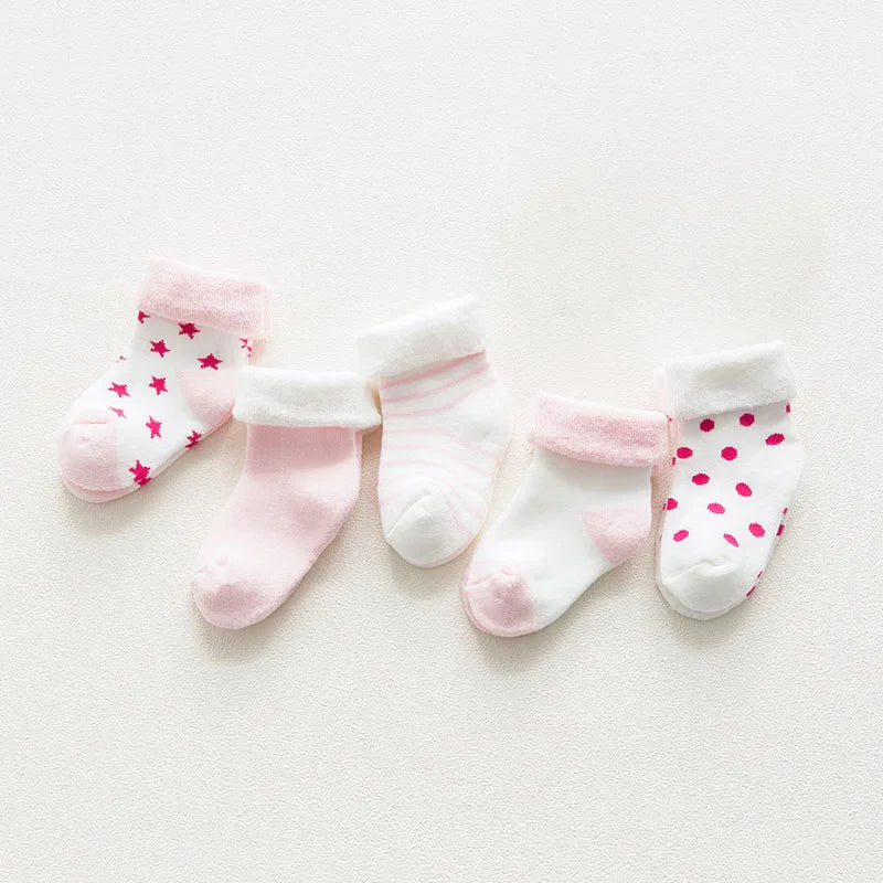 Close-up on the elastic cuff of a unisex baby cotton thick sock, showcasing comfort and fit.