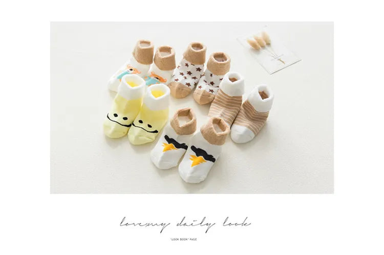 Unisex baby accessories: Cartoon comfort thick cotton socks, perfect for everyday wear.