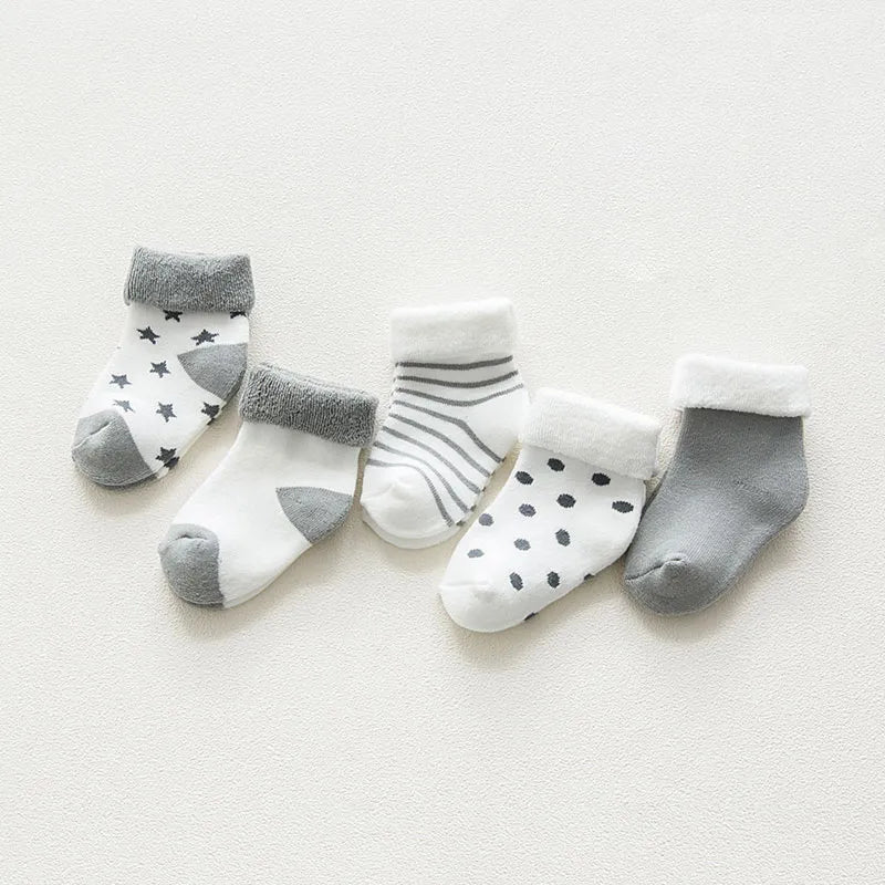 Unisex baby accessories: Cartoon comfort thick cotton socks, perfect for cold weather.