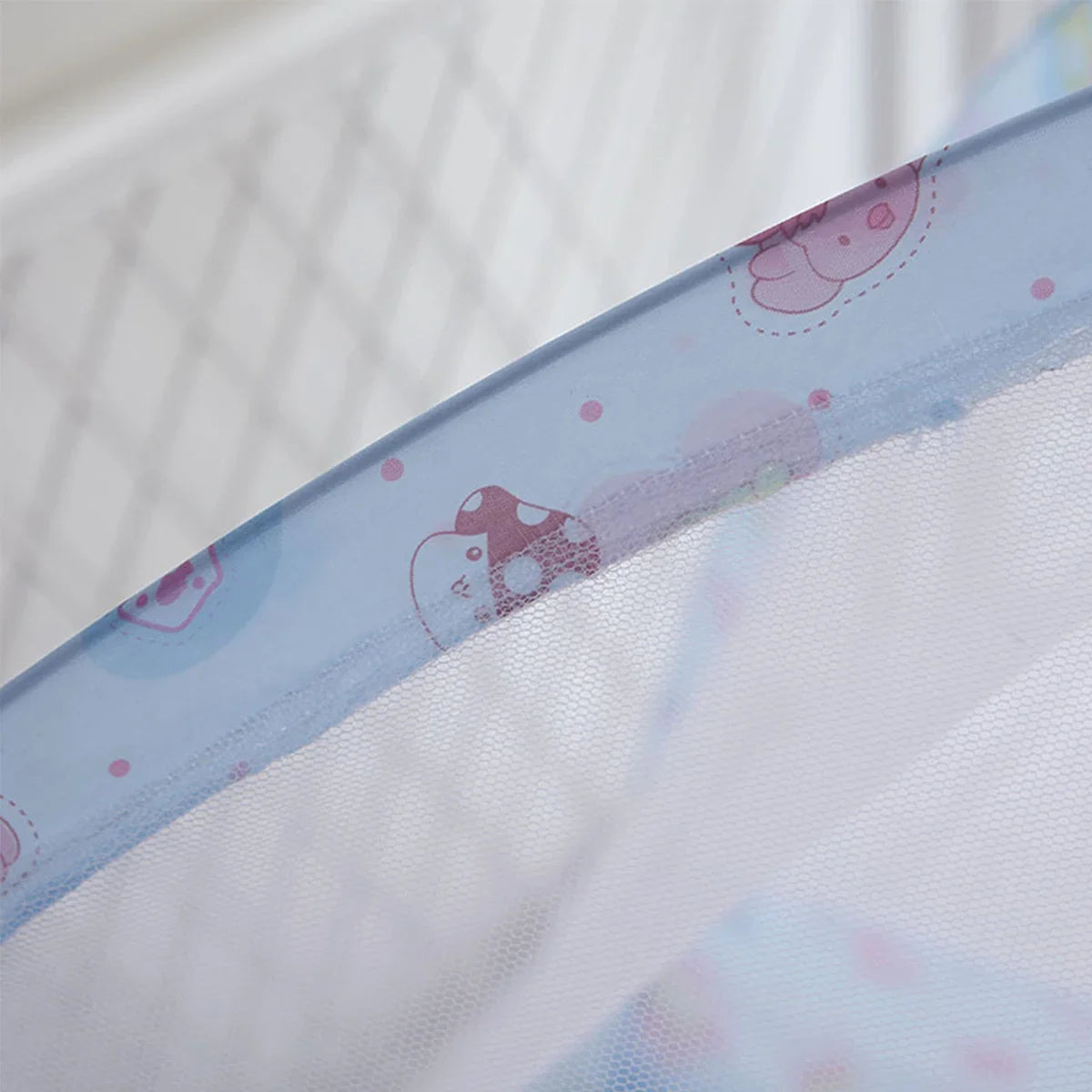 Portable baby mosquito net tent, compact folding design, safety for infants & toddlers